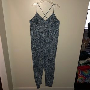 🌼Vera Wang blue flowered jumpsuit